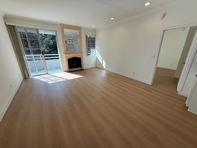 Photo - 15507 Moorpark St Unit 205