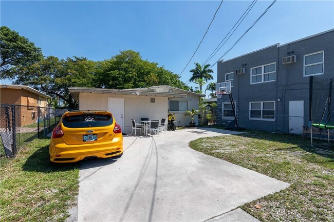 Photo - 1944 Adams St