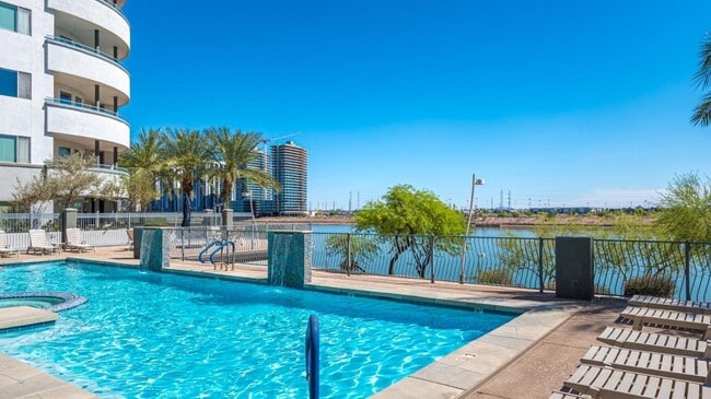 Building Photo - 945 E Playa Del Norte Dr