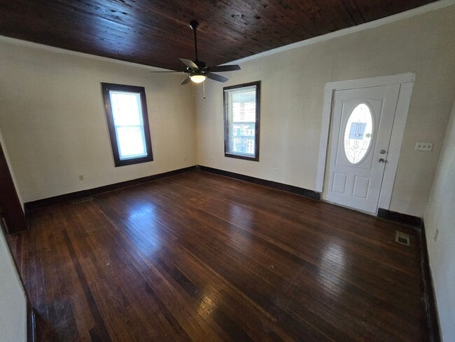 Photo - 117 N Main St