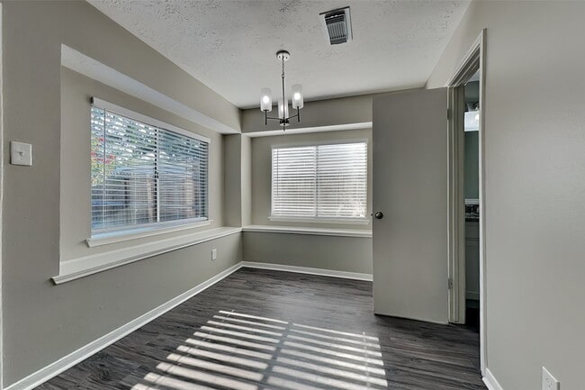 Photo - 2211 Pincher Creek Dr