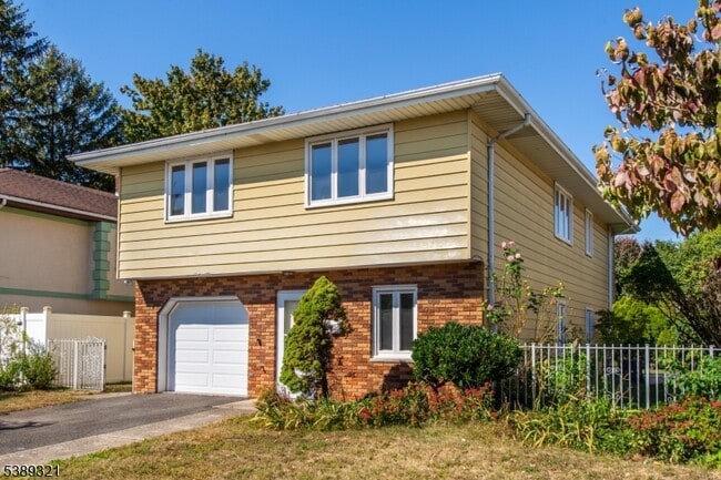 Photo - 11 Roehrs Dr