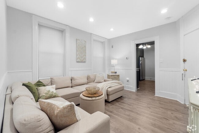 Building Photo - 723 Willow Ave Unit 2R Rental
