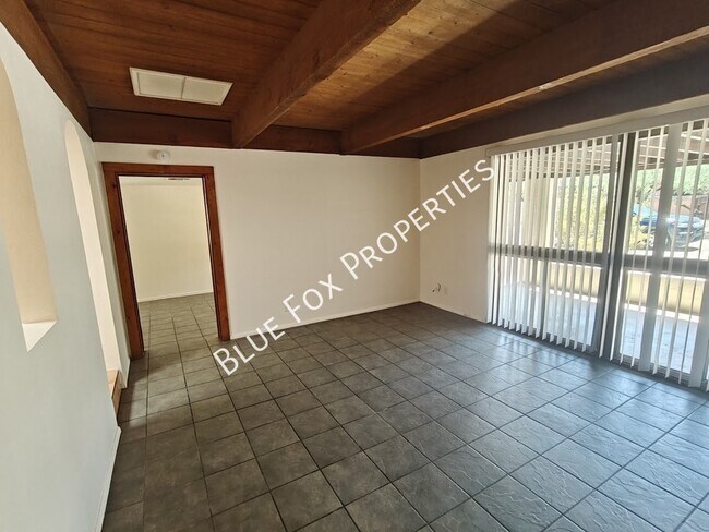275 E Norma Ln