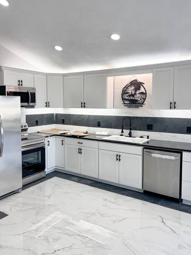 Building Photo - 465 County Road 180