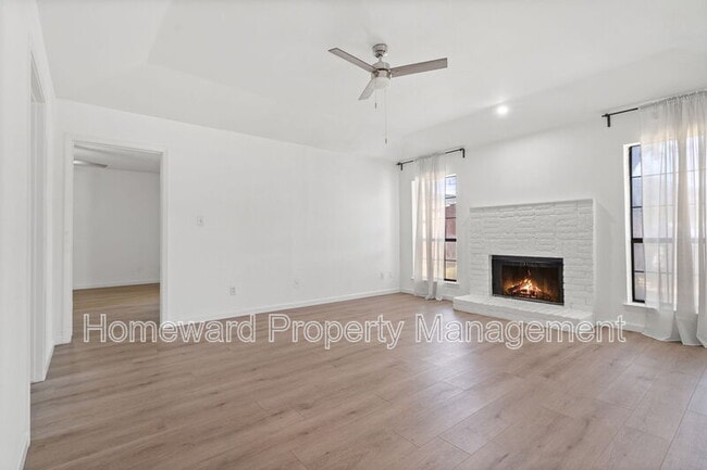 Photo - 1401 Landmark Ct