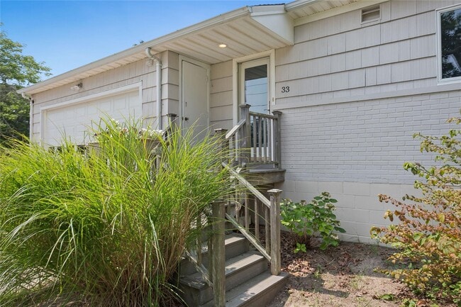 Building Photo - 33 Beach Rd Rental