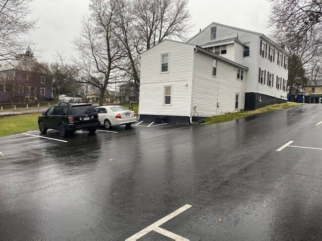 Photo - 227 Bridge St