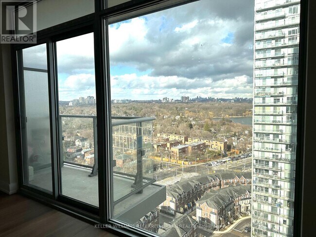 Photo - 105 The Queensway Unité 1913