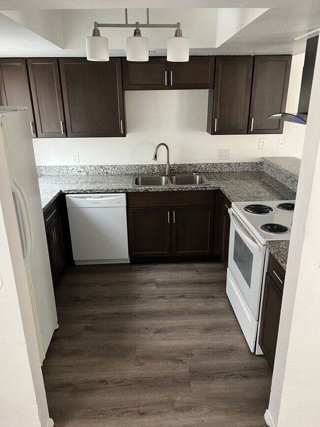 Photo - 3 Bedroom 2.5 Bath Bruce & Stewart