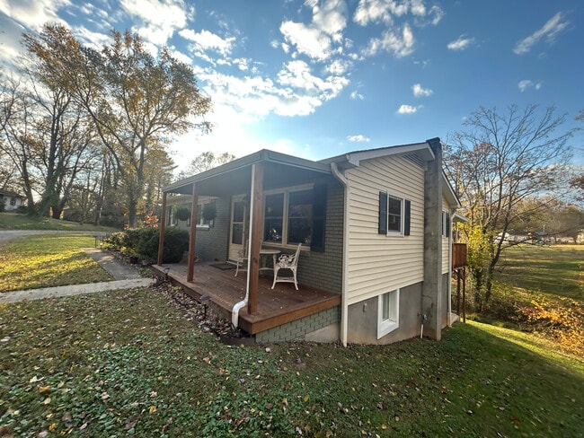 Photo - 44 Maple Ave