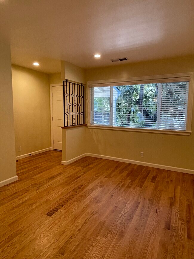 Living Room - 727 Laurel St