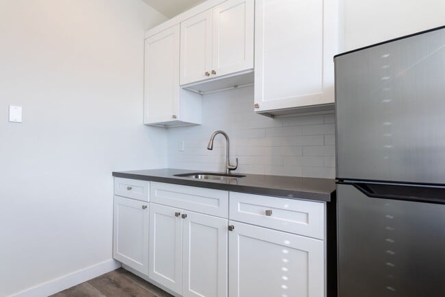 Cozy & Contemporary Studio in Koreatown