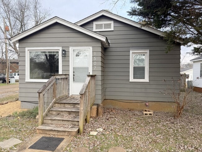 Building Photo - 1507 McCullough Ave NE