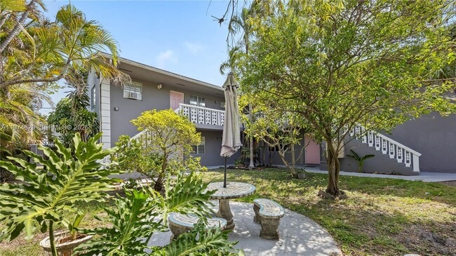 Building Photo - 400 SE 31st St Unit 1