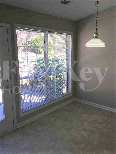 Photo - 799 Avalon Forest Way