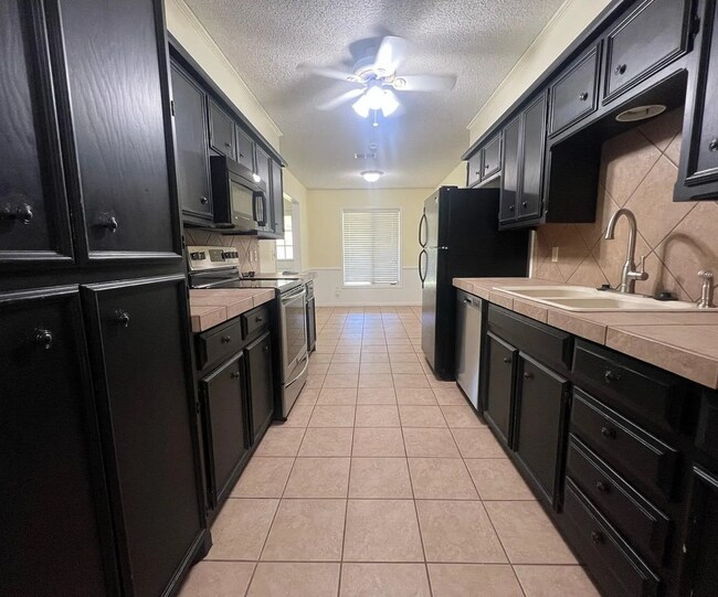 Photo - Charming 4 Bedroom in The Meadows