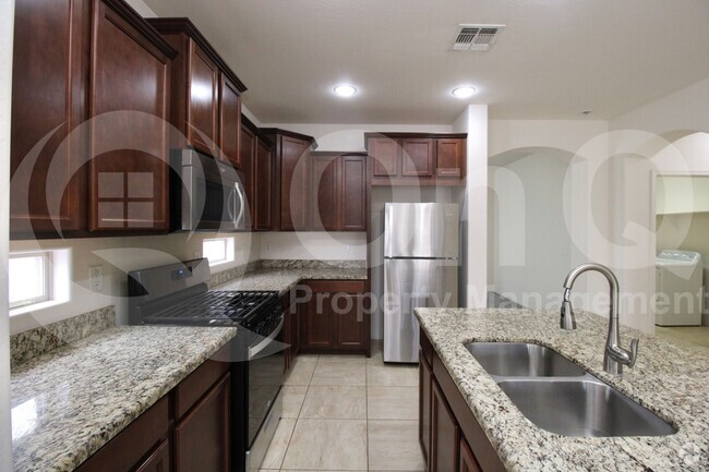 Building Photo - 2980 E Ridgewood Ln Rental
