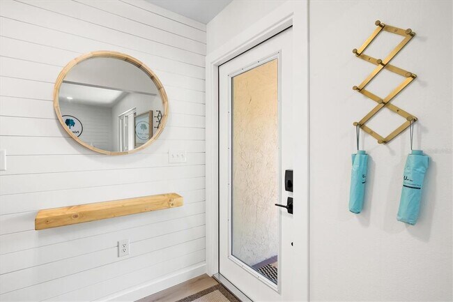 Photo - 2641 Hyde Park St