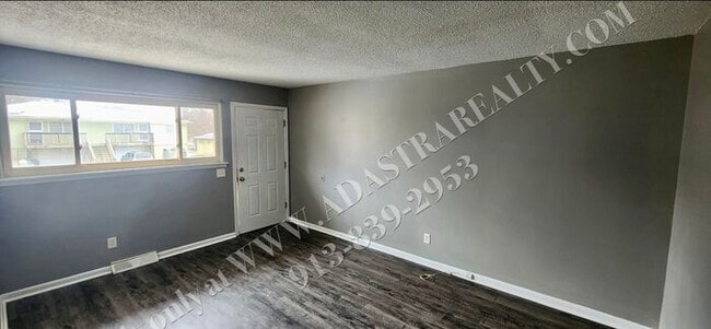 Photo - Cozy 2 Bed 1 Bath Duplex in KCK-Available NOW!!