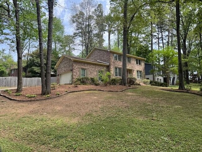 Building Photo - Fenced yard!