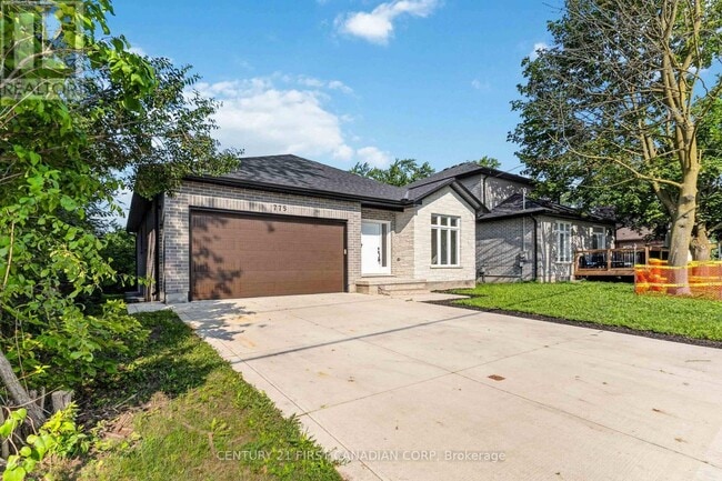 Photo - 775 Verulam St