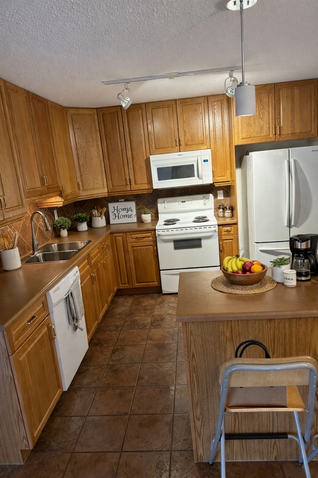 Photo - 8912-8156 156 St NW