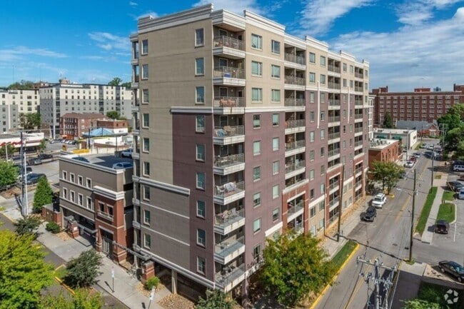 Building Photo - Lake Plaza Rental