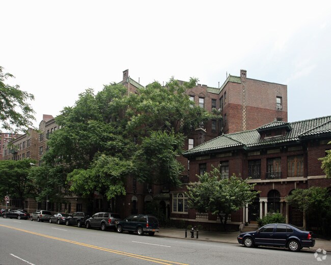 Primary Photo - 807 Riverside Dr