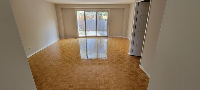 Photo - 3400 The Credit Woodlands Townhomes