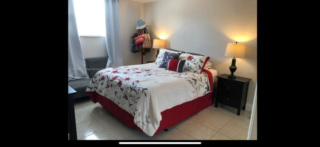 Photo - 606 W 81st St Unit Las Estrellas