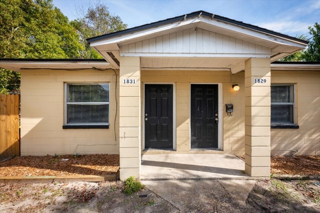 Building Photo - 1829 Lambert St Rental