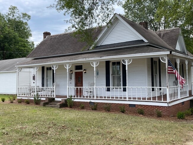 Building Photo - 102 Cedar St