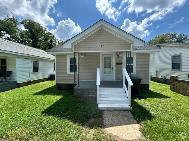Building Photo - Quaint Two bedroom Home-Newly Renovated