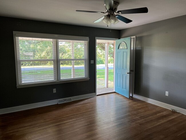 Photo - 3 bedroom 1 bath house & 1 car Garage