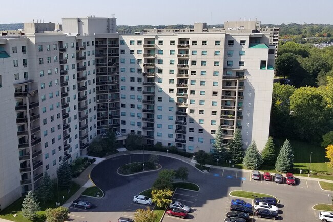 Photo - 565 Proudfoot Place