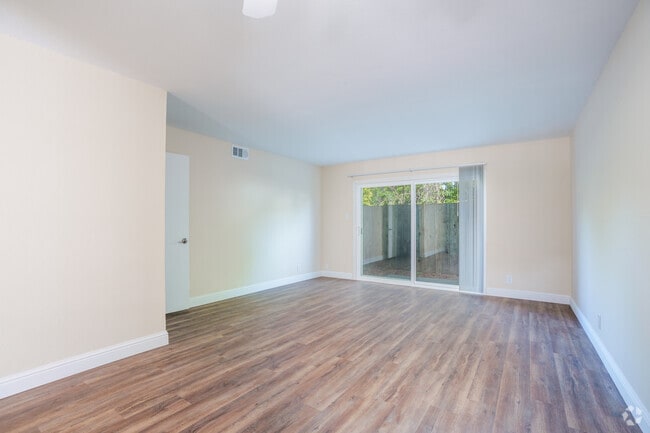 2BR, 1.5BA - 944SF - Stonepine Townhouse - Living Room