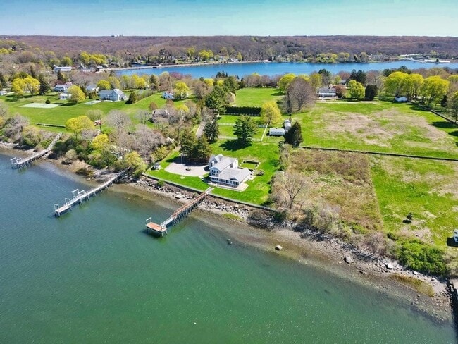 Photo - 149 Nanaquaket Rd