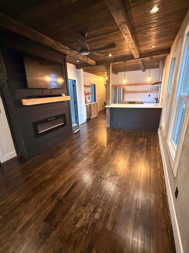 Living room /Kitchen open concept - 2872 S Delaware Ave