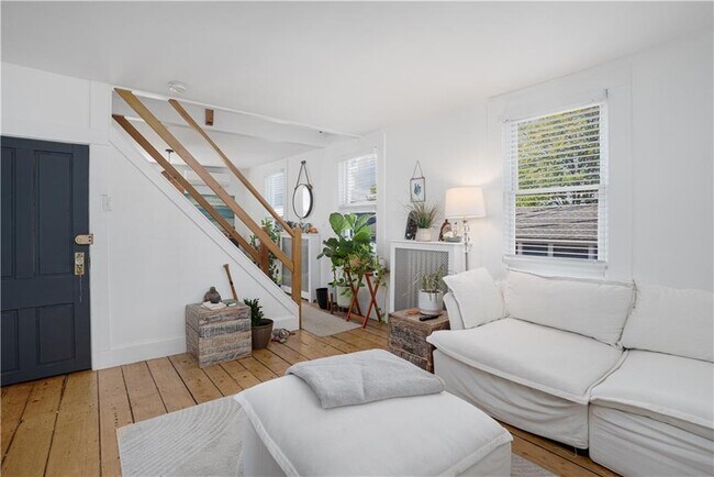 23 Holland St Unit 2