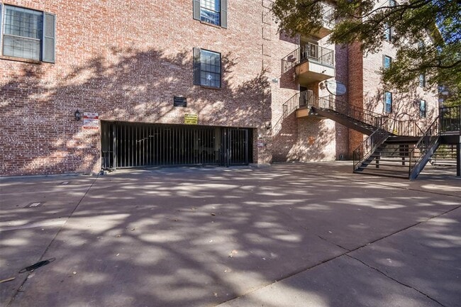 Photo - 2401 Leon St Unit 104