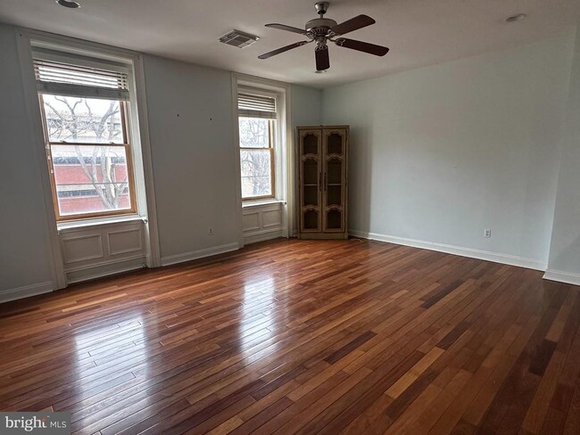 Photo - 1712 W Girard Ave Townhome