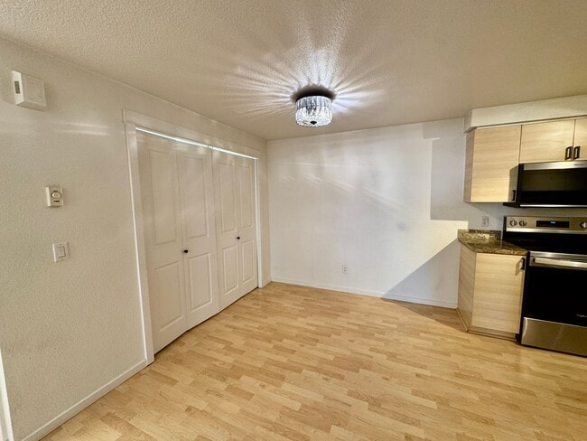 210 9th St Unit E103