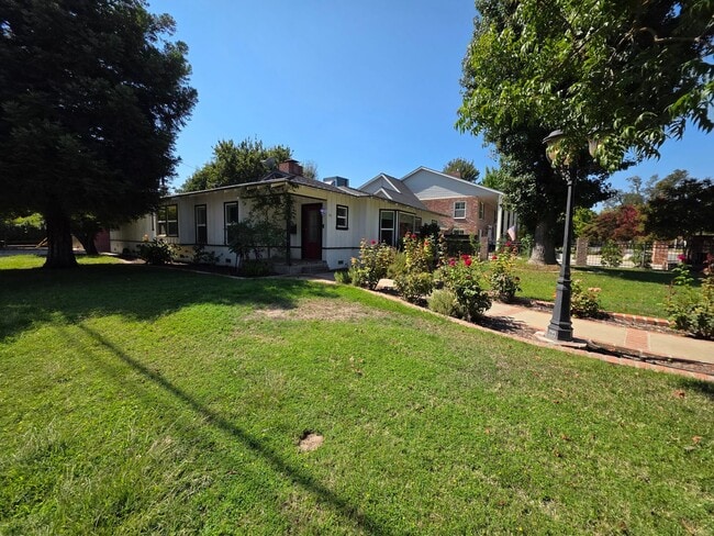 Photo - 2 bedroom 2 bathroom in Beverly Glen!