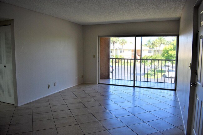 Photo - 1534 SE Royal Green Cir Unit 1534 SE Royal Green Circle