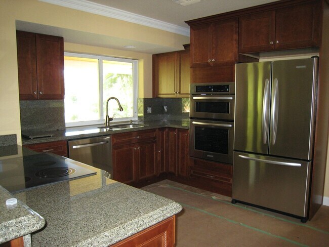 Photo - 1 SE Sharon St