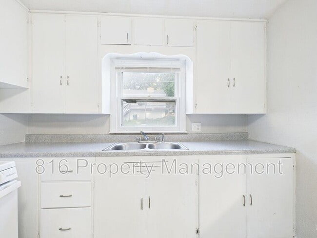 Photo - 2700 Oakley Ave