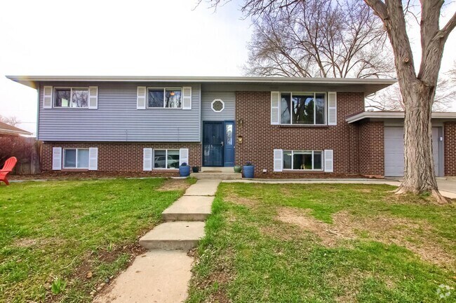 Building Photo - 62nd10976 Unit #A Rental