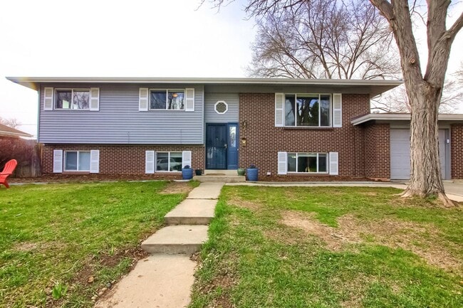 Building Photo - 62nd10976 Unit #A Rental