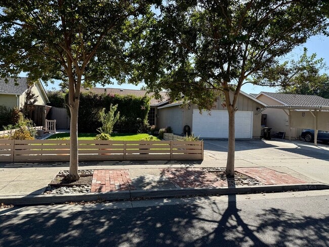 Photo - 726 Shawnee Ln